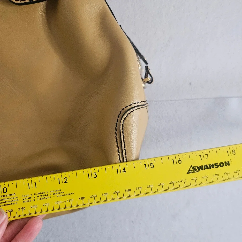 Tods Tan Beige Leather Handbag Black Contrast Stitch Gold Hardware Made in Italy